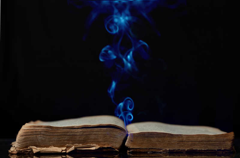 古代的发光的魔法书