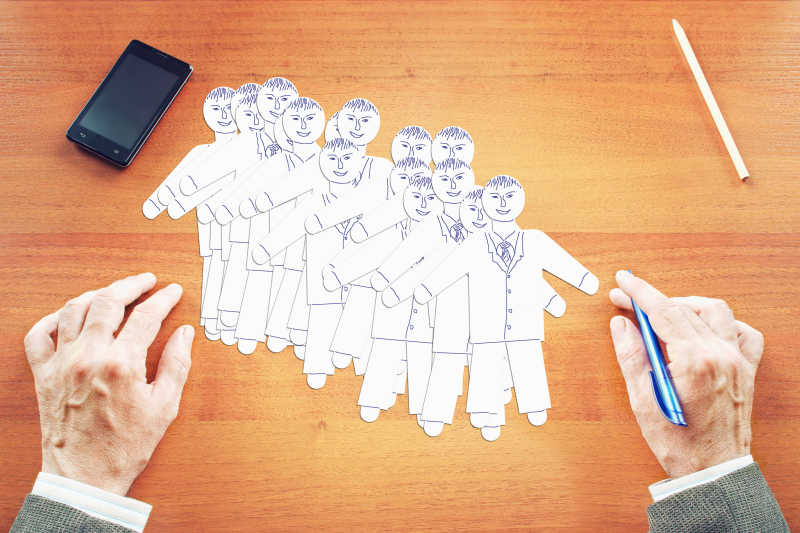 木桌上的团队建设理念