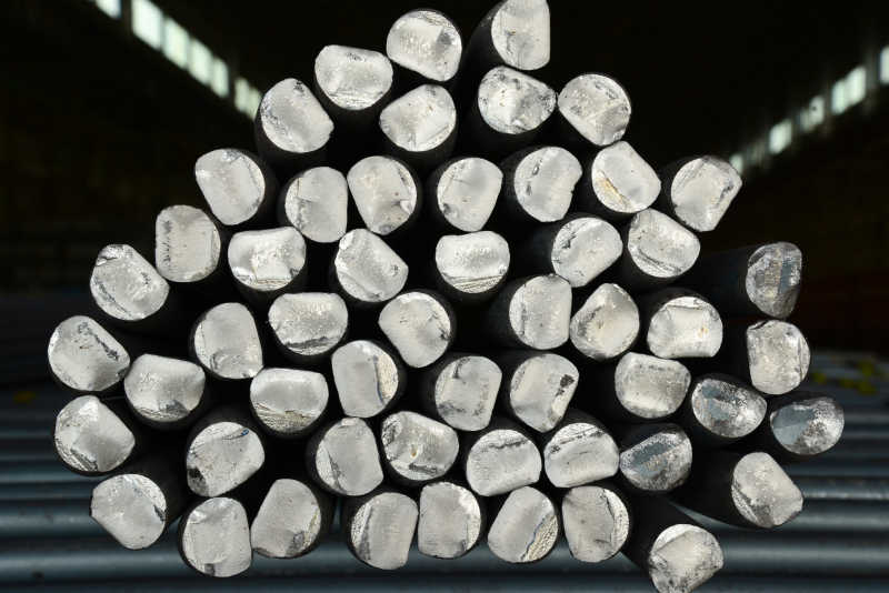 钢铁,钢材,是一种由铁与其他元素结合而成的合金,当中最普遍的是碳