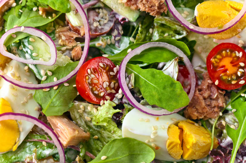 小番茄洋葱鸡蛋沙拉近处摄影