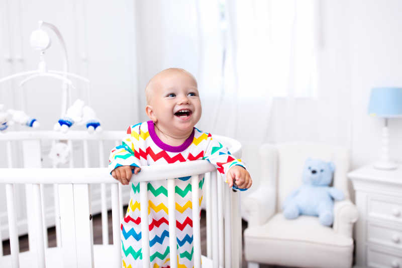 笑的很开心的婴儿