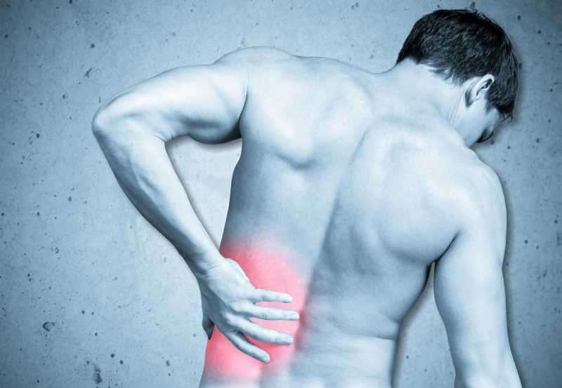 后背痛的男人