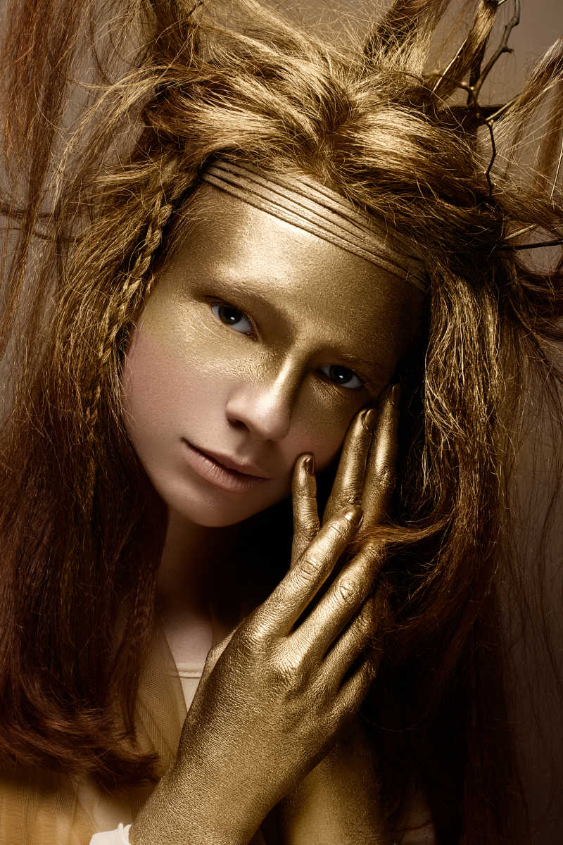 画着精致妆容的艺术美女