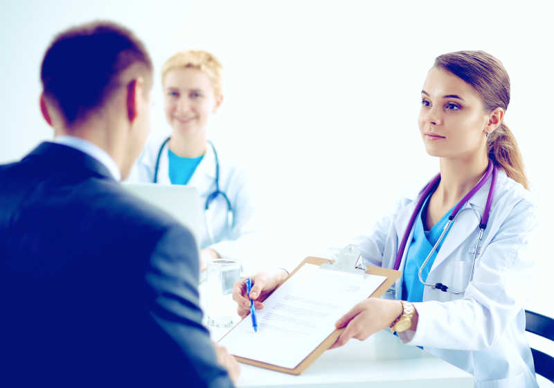 医务人员正在会议中