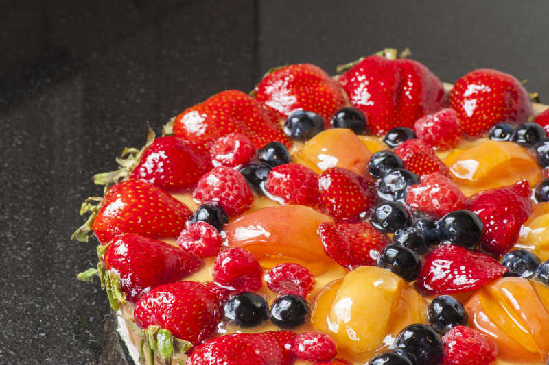 美味的混合水果蛋糕