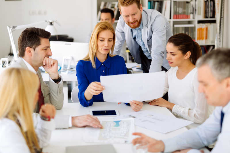 商讨会议的成功人士