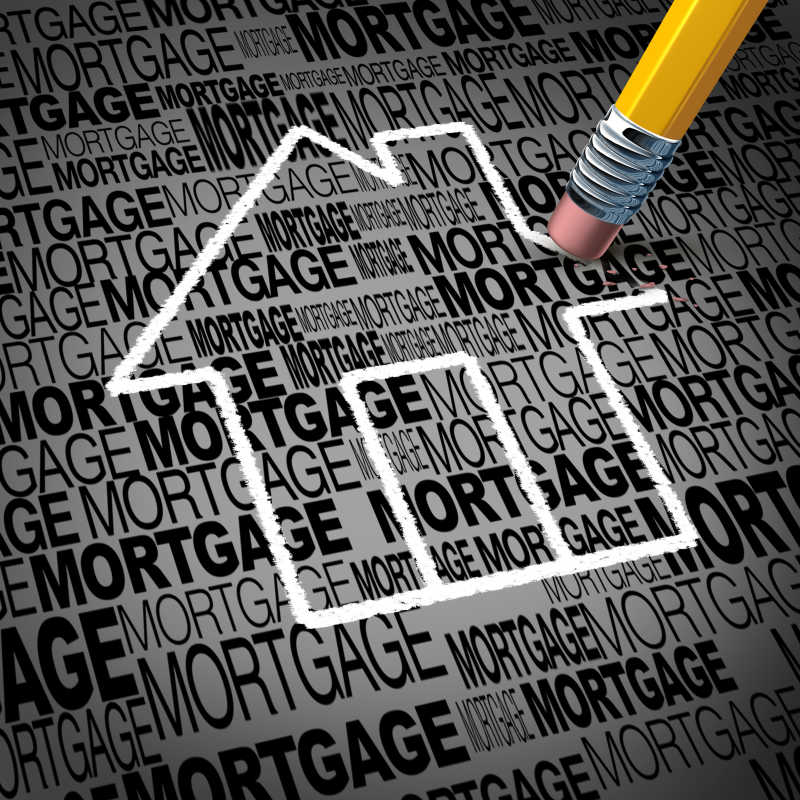 用铅笔擦除一个房屋形状的白色线条