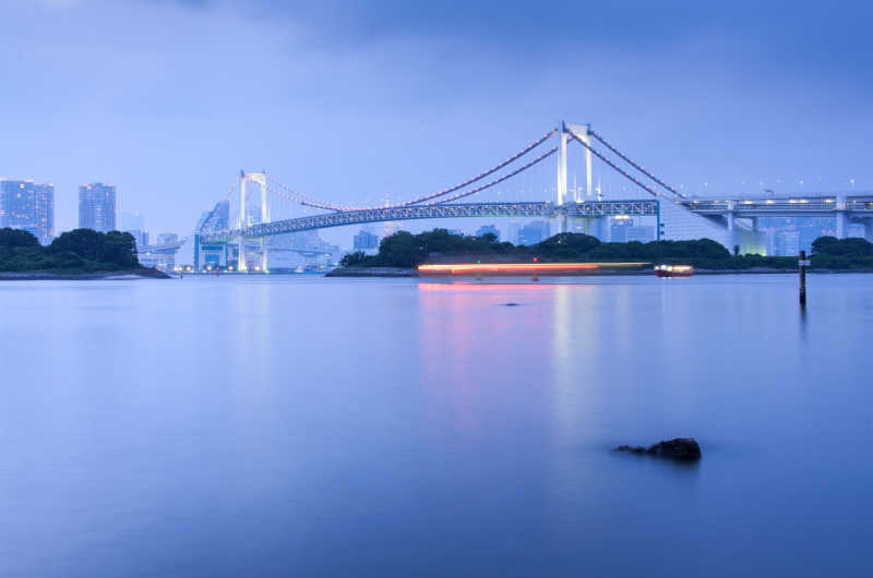 东京湾和彩虹桥