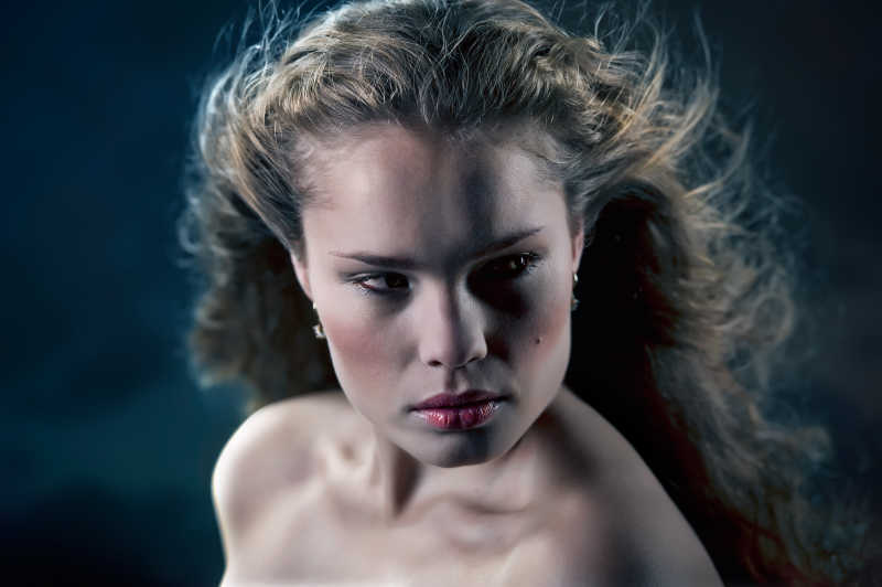 女人神秘的眼睛