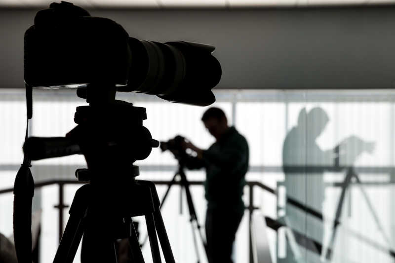摄影师与摄影机