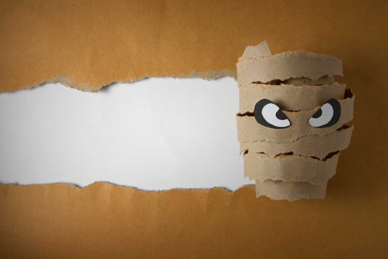 用撕破的纸条卷成的圆圈