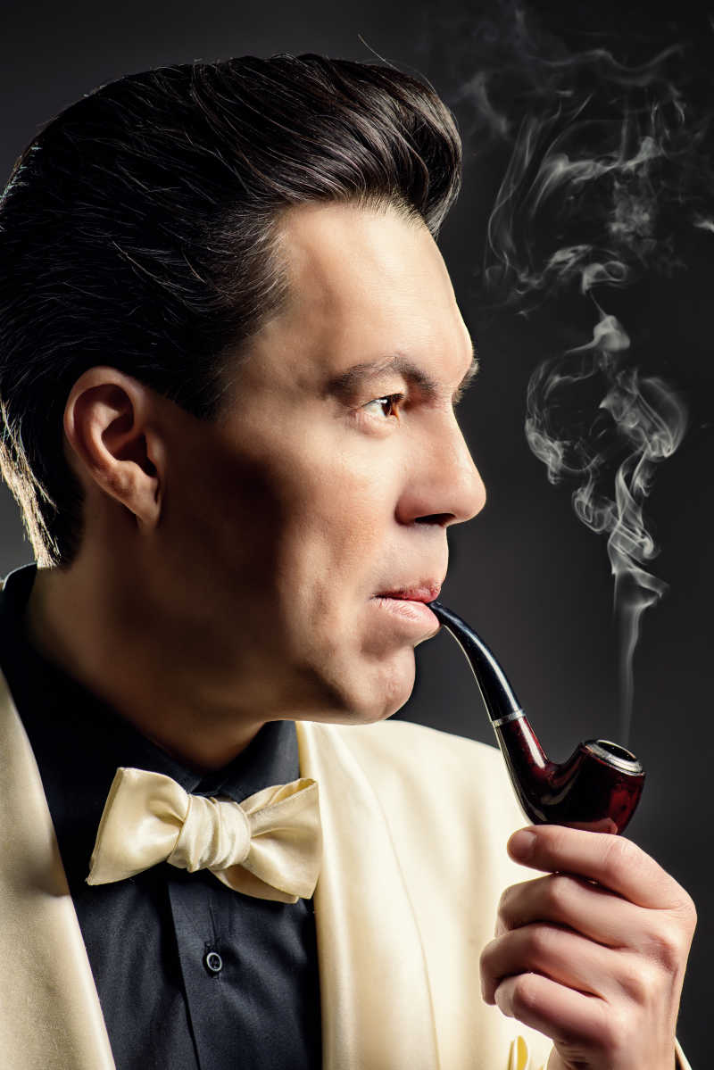 抽烟斗的男人图片图片