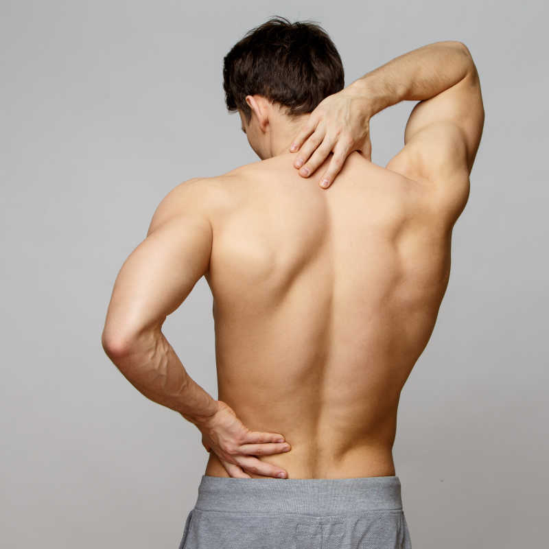 有疼痛问题的男子