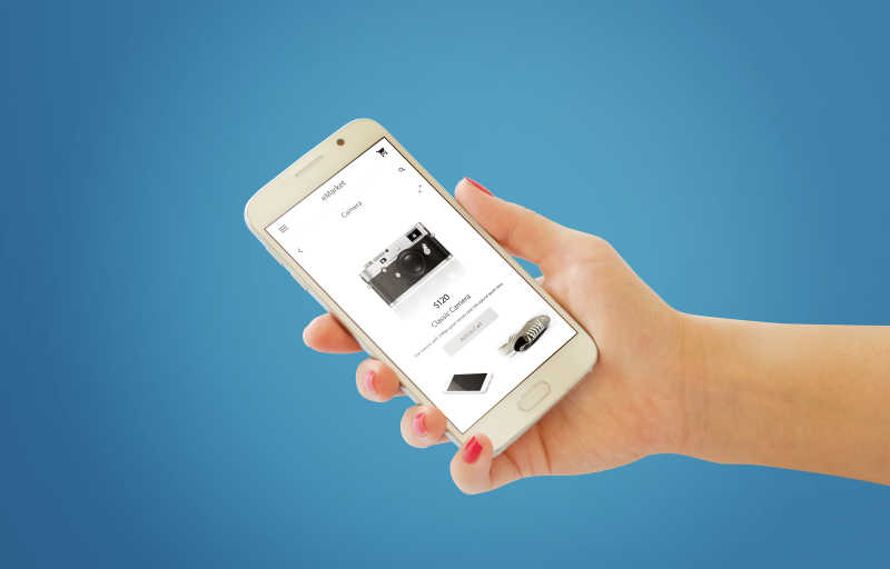 网上购物的女孩