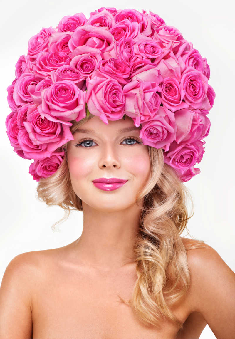 美女带着全是花的帽子
