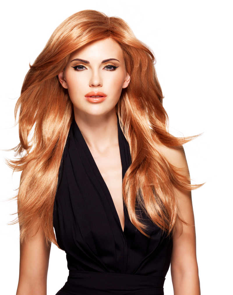 白色背景前橙色长头发的性感美女