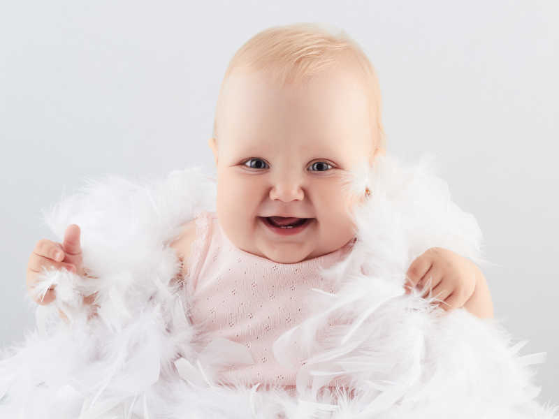 可爱的微笑的宝宝