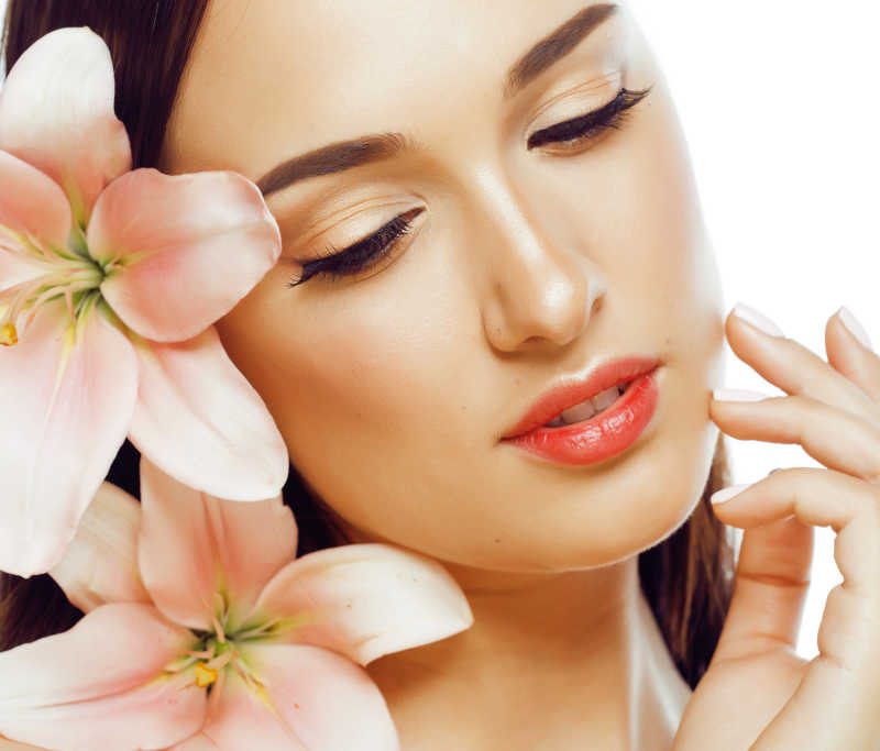 美女凝望的眼色