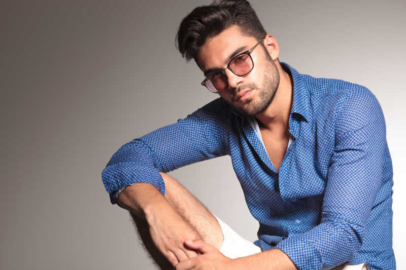 有魅力的时尚英俊的帅哥