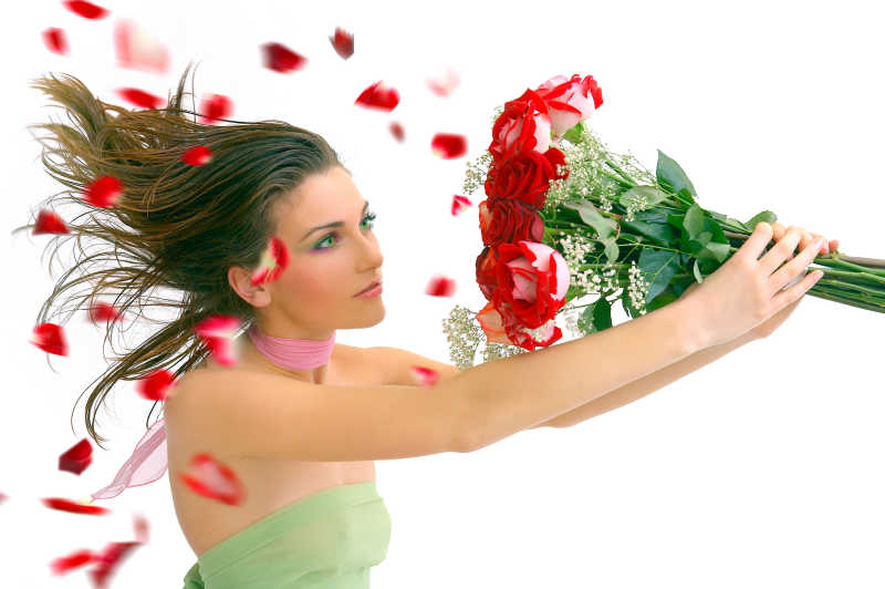 拿着红色各玫瑰花的漂亮女孩