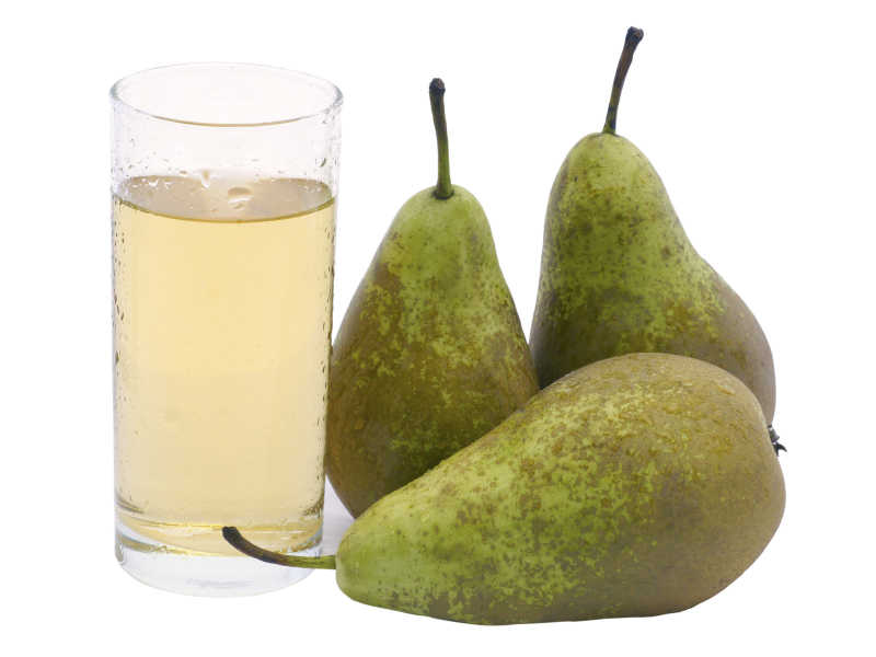 新鲜的梨和梨汁