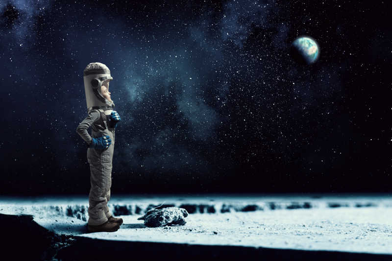 梦想探索太空的孩子