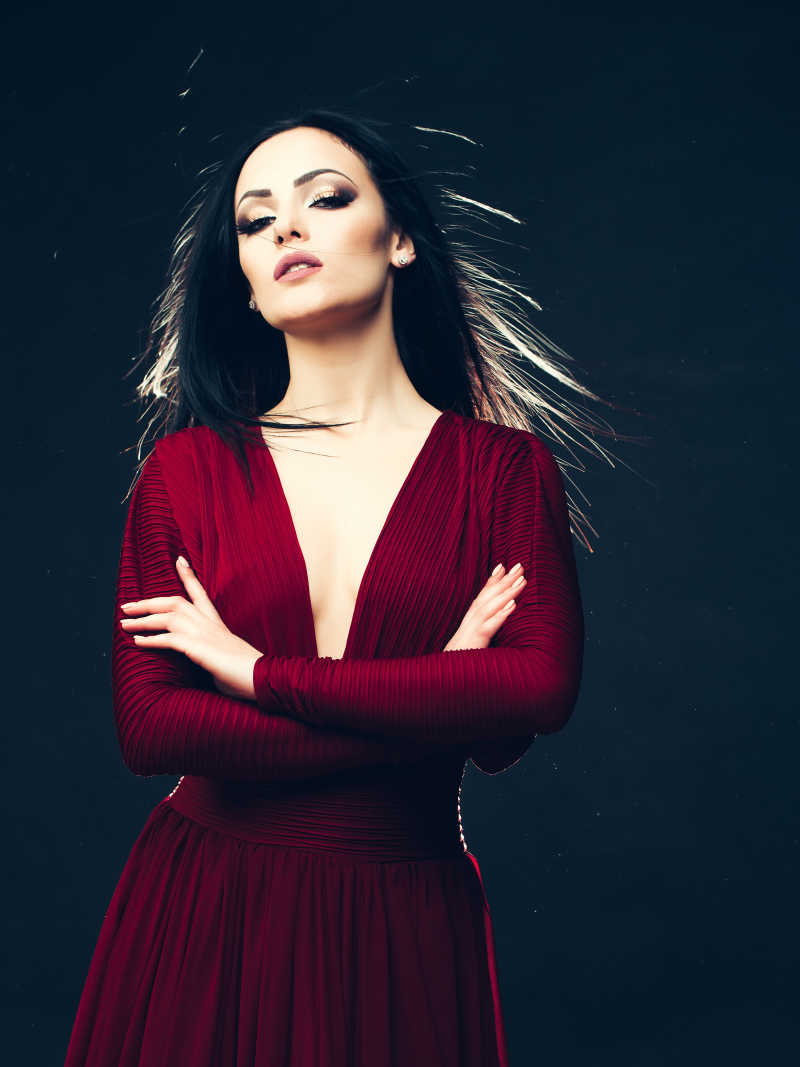 英姿飒爽的美女