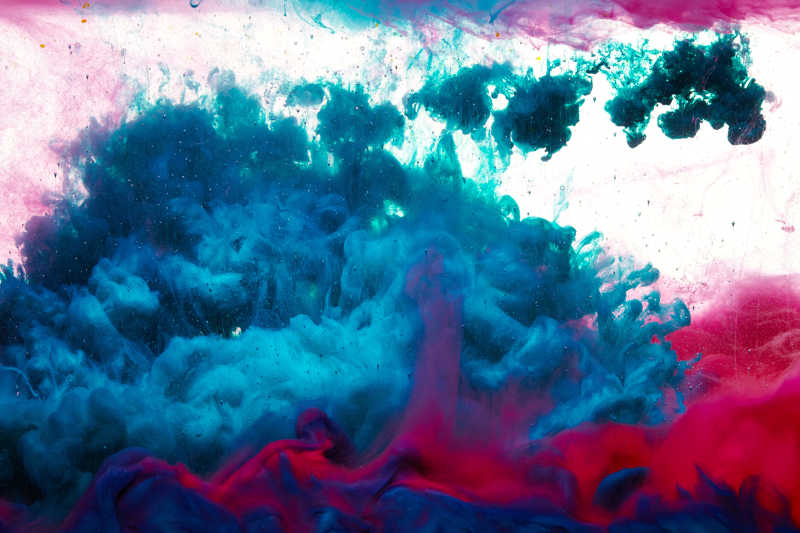 梦幻的红蓝色烟雾