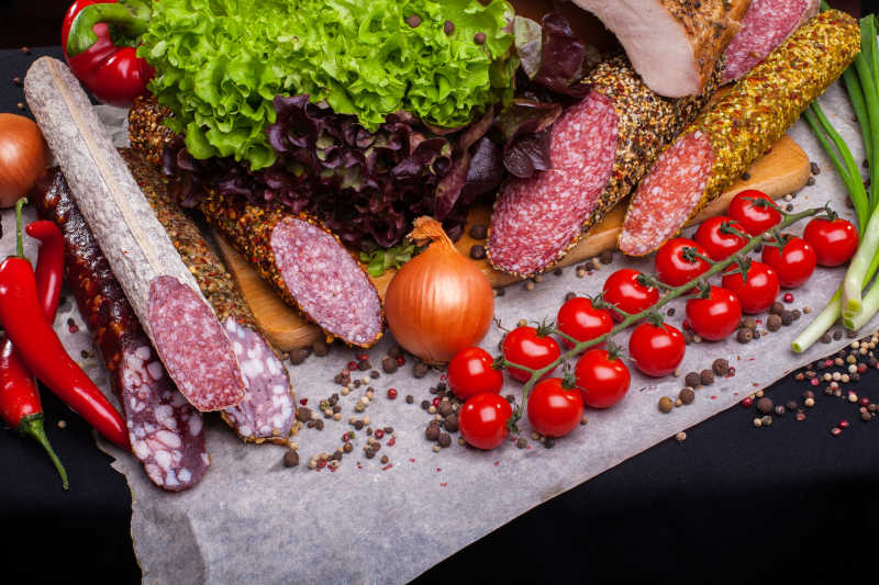 各种蔬菜与腊肠