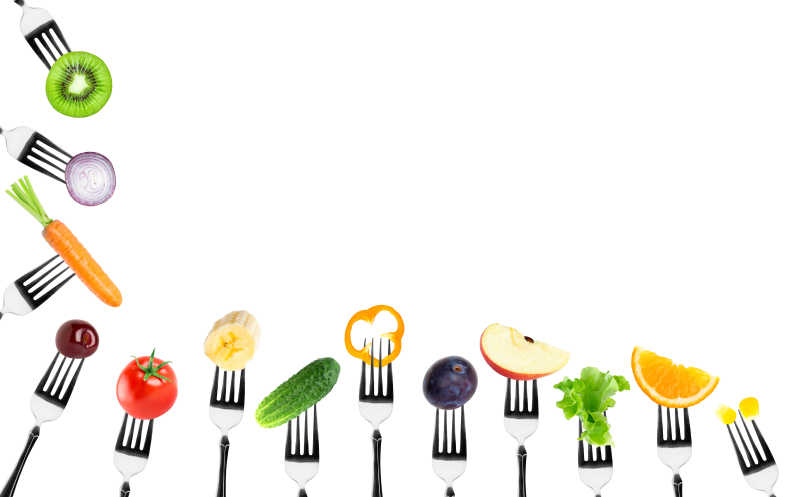 叉子上的水果与蔬菜