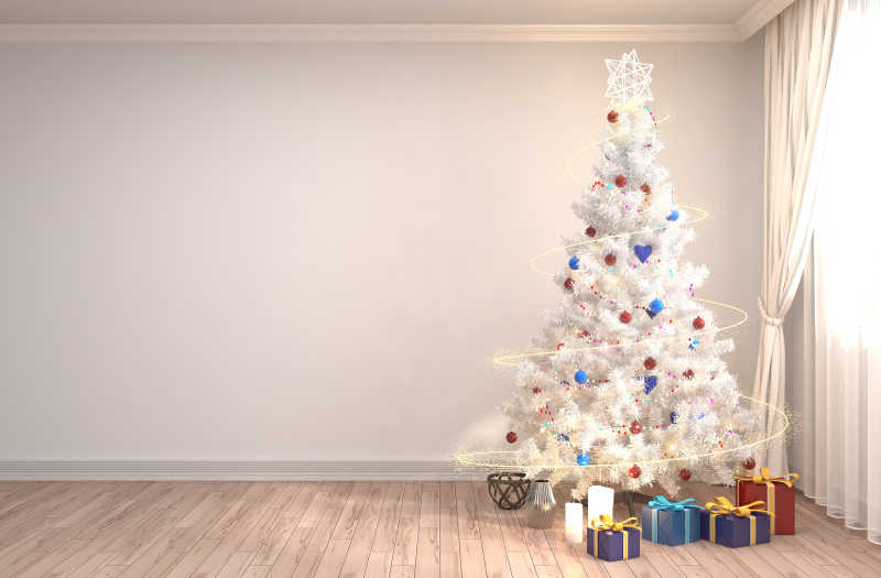 窗子边的白色圣诞树