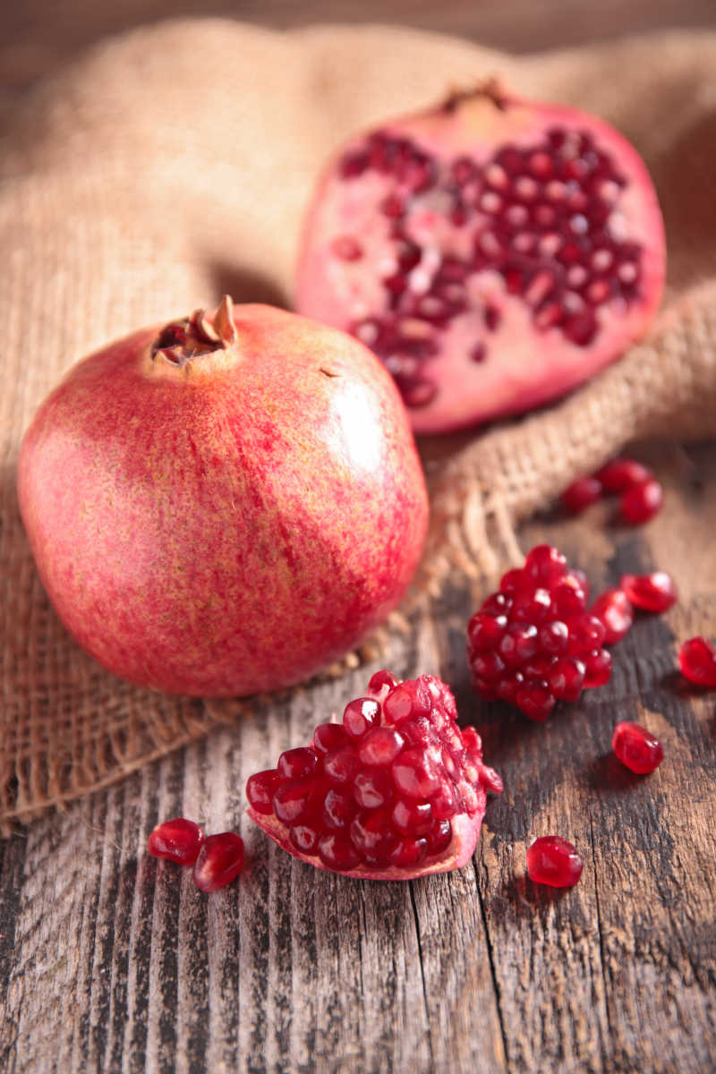 新鲜可口的红石榴