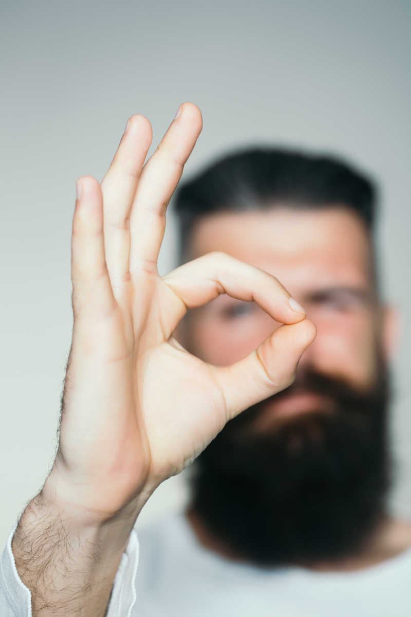 Ok手势的男人图片 长胡子男人做ok手势素材 高清图片 摄影照片 寻图免费打包下载