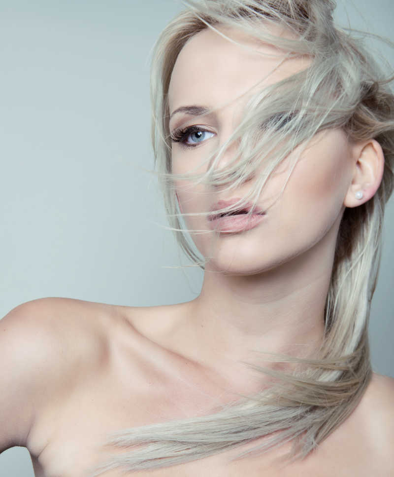 银色长发性感美女