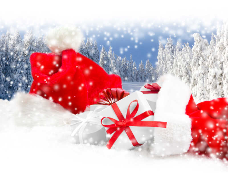 雪景背景上的圣诞帽和礼物