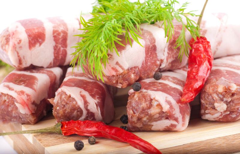 竹片茴香红椒生肉卷