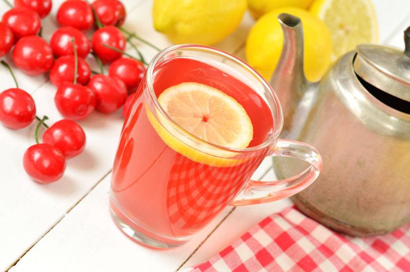 美丽的樱桃柠檬茶
