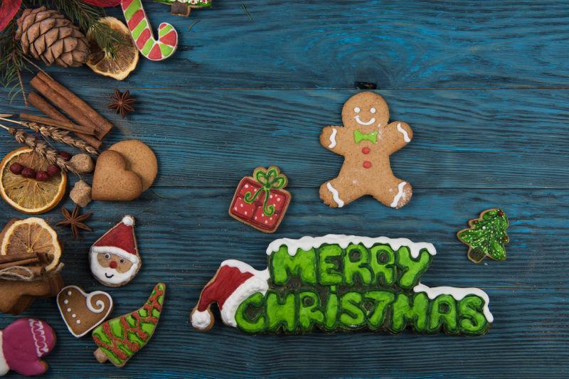 木板上的圣诞装饰品摆放的贺词