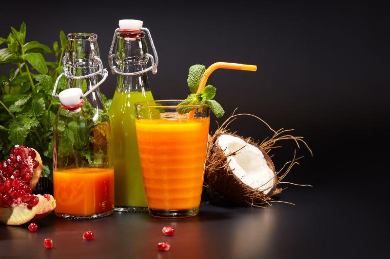 新鲜可口的蔬菜汁