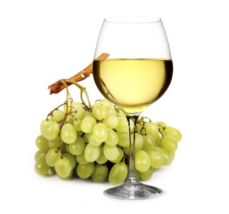 Бокал полусладкого вина. Совиньон Блан виноград. Шардоне Совиньон Блан виноград. Вино и виноград. Белое вино.