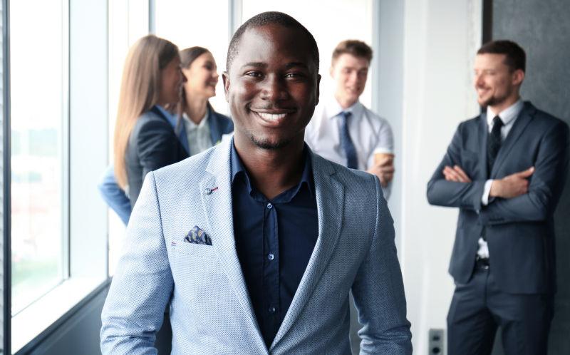 快乐的年轻商人们