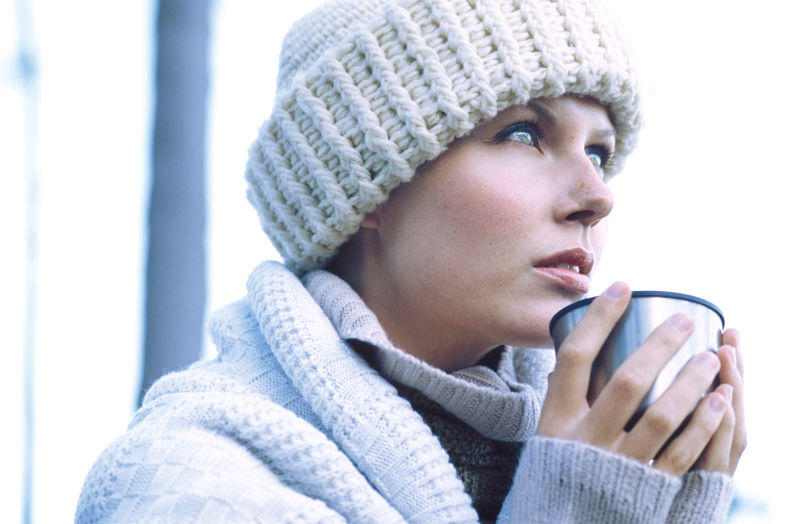 一身白色衣着的美女