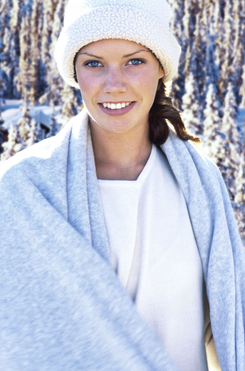 冬季里户外拍摄的美女