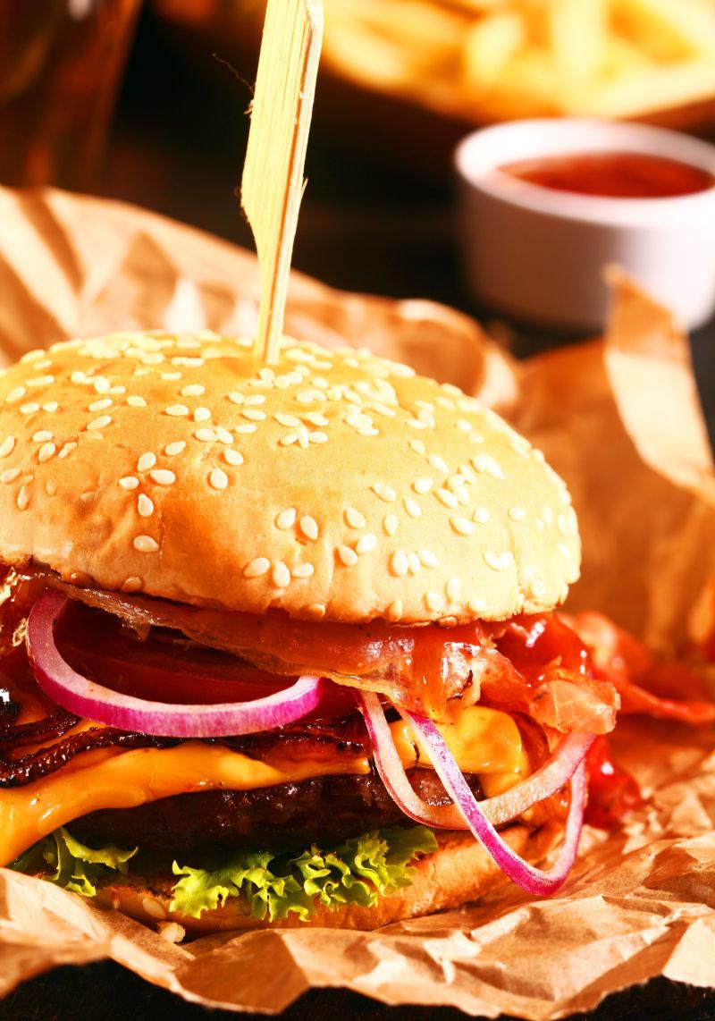 美味精致的芝士汉堡