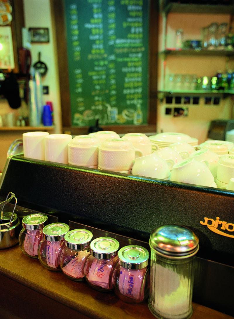 咖啡馆里的杯子