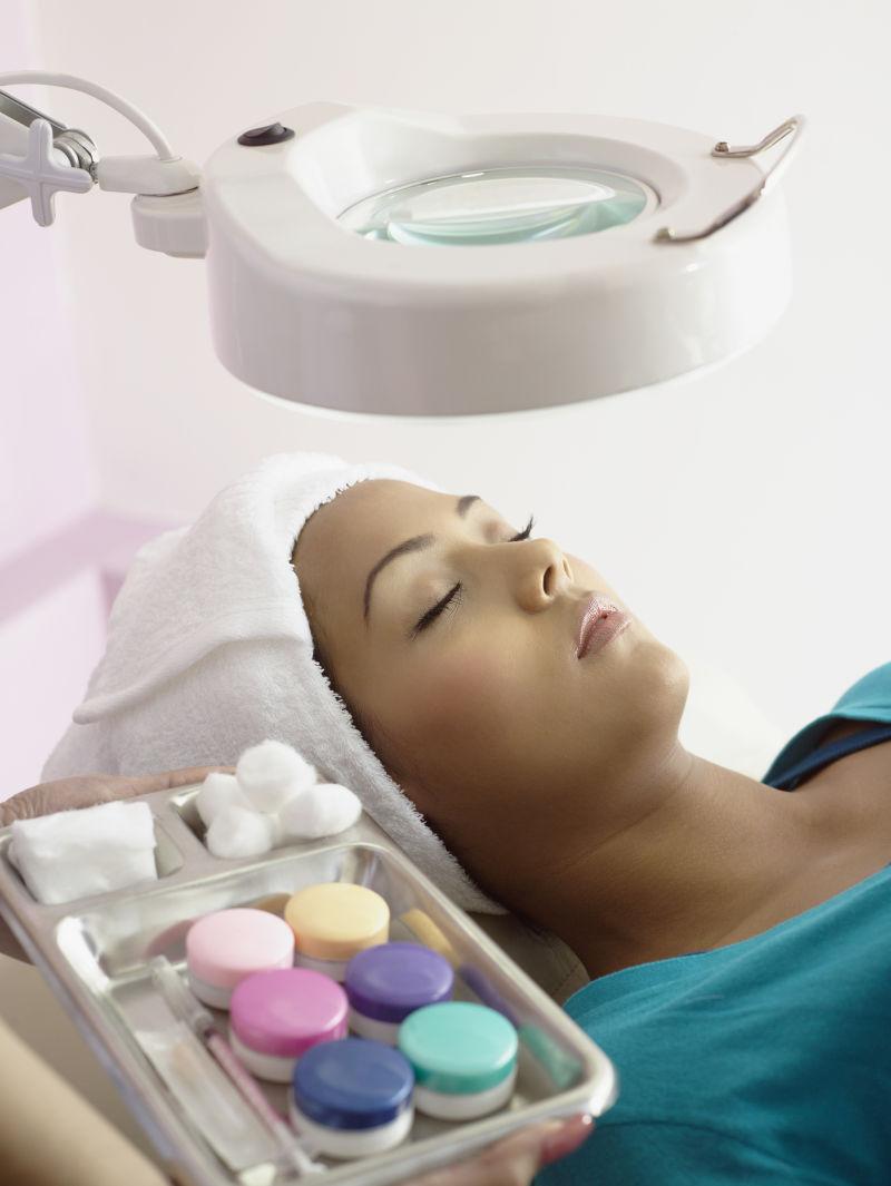 美女即将做医疗美容整形手术