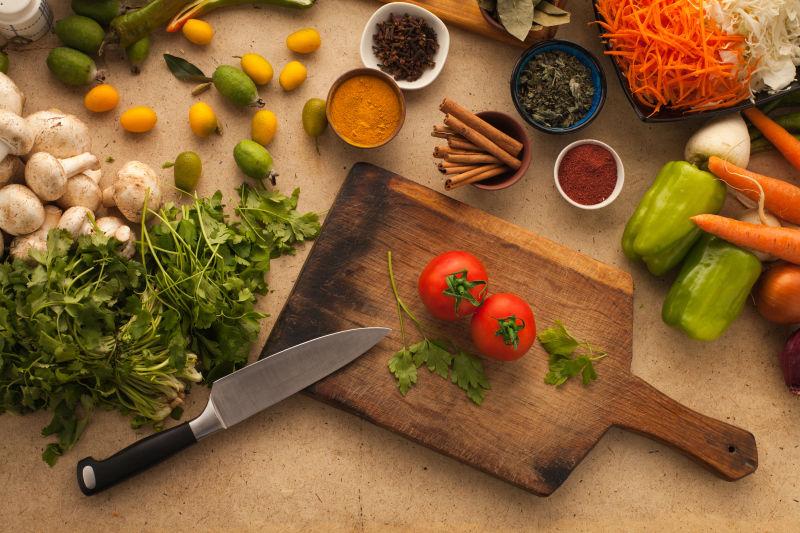 餐桌上的健康的素食食材