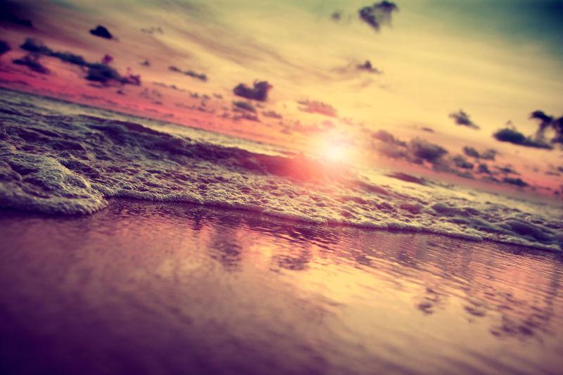 海滩上的日落景观