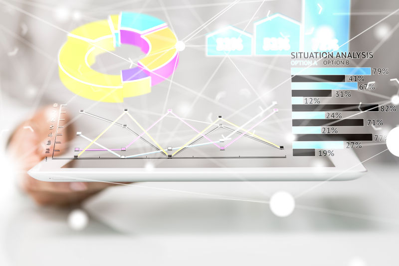 悬浮在平板电脑上方的虚拟数据图表