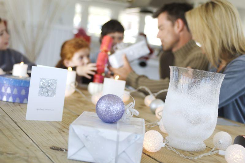 圣诞节聚会的家人们